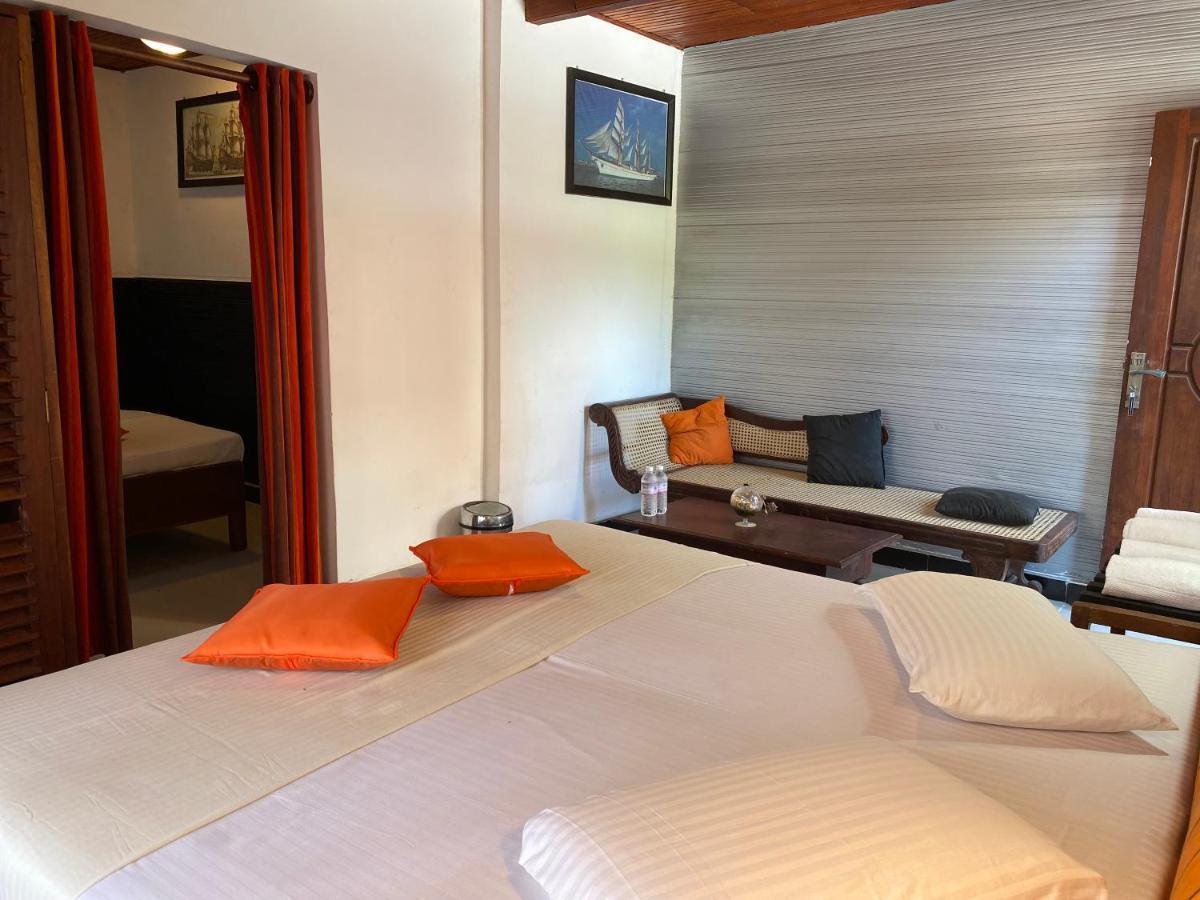 Beach Walk Hotel Unawatuna Exterior photo